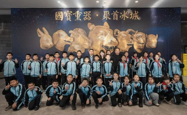 c7c7娱乐平台入口公益联合保利文化传播共启三精蓝瓶&ldquo;幸福1+1&rdquo;儿童守护计划